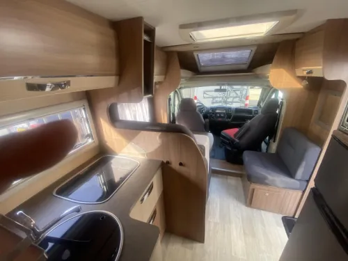 Pilote Aventura P 730 with queen bed AND LUXURY photo: 7