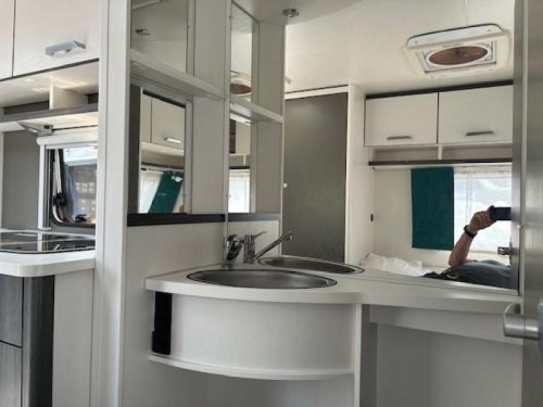 Dethleffs C'Go 475 FR Mover & awning photo: 9