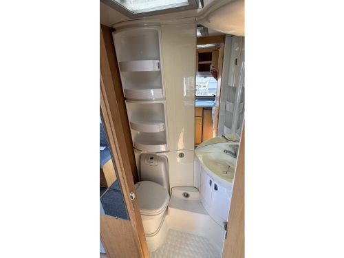 Knaus Sudwind 500 EU Einzelbetten Rundsitzgruppe Foto: 6