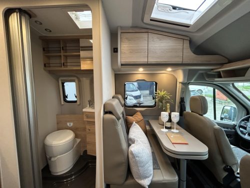 Dethleffs Globetrail 590 DK Compacte buscamper  foto: 12
