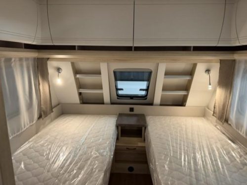 Hobby De Luxe 495 UL 1800 kg/ Bed extension photo: 8