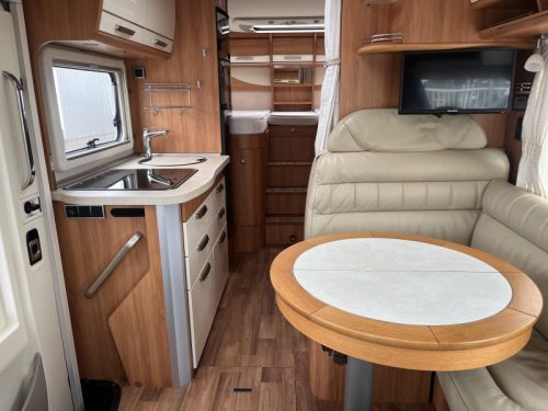 Hymer B 578 - Syst&egrave;me de mise &agrave; niveau - photo : 6