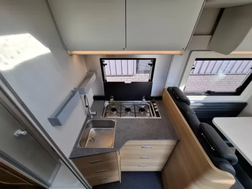 Adria Matrix Select 670 SL 2027 aut Markise 180PS 5 Sitzpl&auml;tze Foto: 13