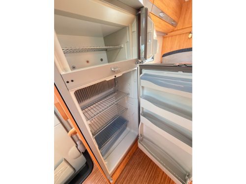 Adria Coral S 680 ST SUSPENSION PNEUMATIQUE / CLIM / PARABOLE OYSTER + TV / FOUR / FRIGO XXL + CONG&Eacute;LATEUR / R&Eacute;GULATEUR DE VITESSE / photo : 11