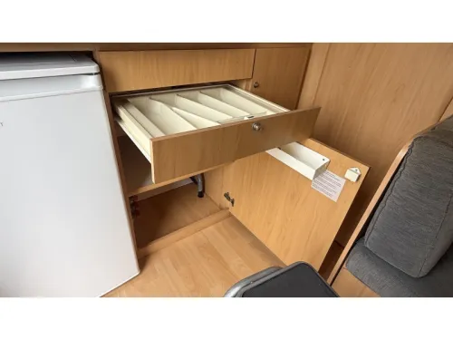 Beyerland Vitesse 460 MD Heckk&uuml;che Sitzgruppe Festbett Foto: 5