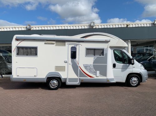 ROLLER Team T-line 255 Lit pavillon Climatisation R&eacute;gulateur de vitesse Suspension pneumatique 6 couchages photo : 2