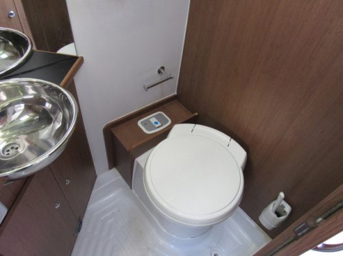 Challenger VANY 02 S Prestige Van conversion Fixed bed Year of manufacture12-2012 photo: 11