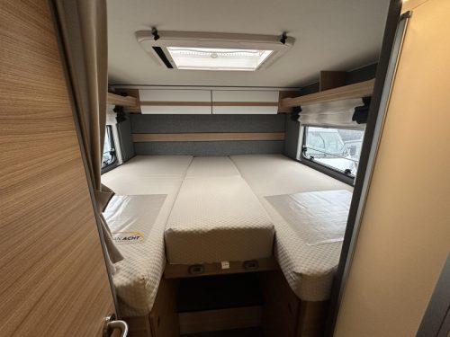 Dethleffs Just 7052 DBM roof air conditioning photo: 13