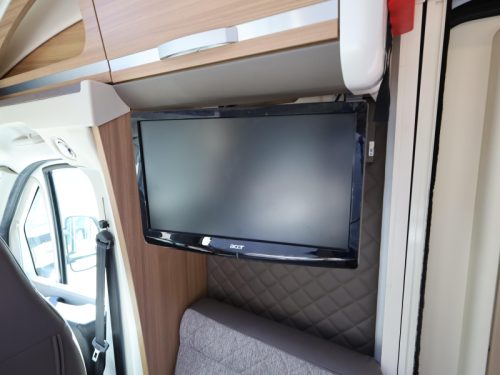 Adria Coral Axess 600 SL levelling system | bicycle rack photo: 11