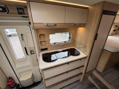 LMC T662 Grey Selection 9T-Automatik Einzelbetten Markise Fahrradtr&auml;ger Foto: 11