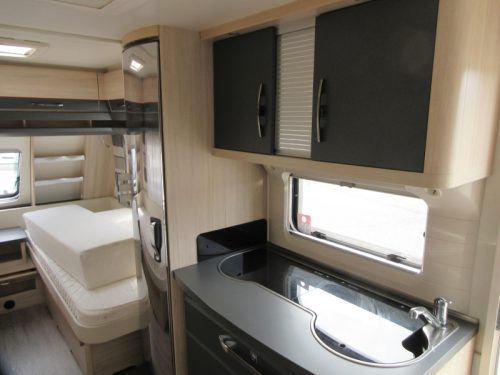 Hobby De Luxe 495 UL WITH FIXED AWNING AND MOVER photo: 6