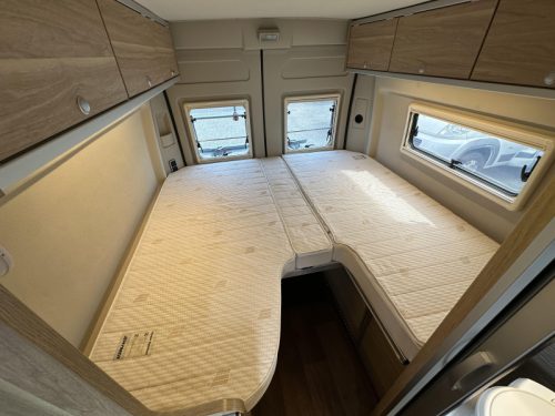 Hymer Yellowstone 640 POP-TOP ROOF + SINGLE BEDS photo: 13