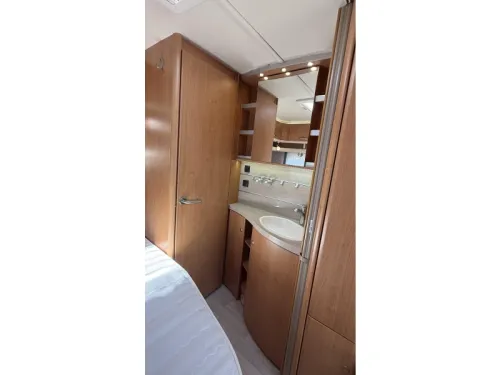 Fendt Saphir 465 SFB French bed dinette toilet photo: 11