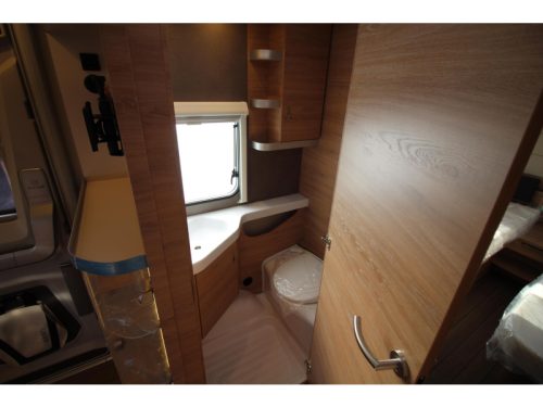 Knaus Sudwind Black Selection 540 UE Panoramic roof + Single bed photo: 13