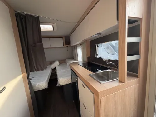 Knaus Sport Platinum 500 EU camas individuales / asientos redondos foto: 7