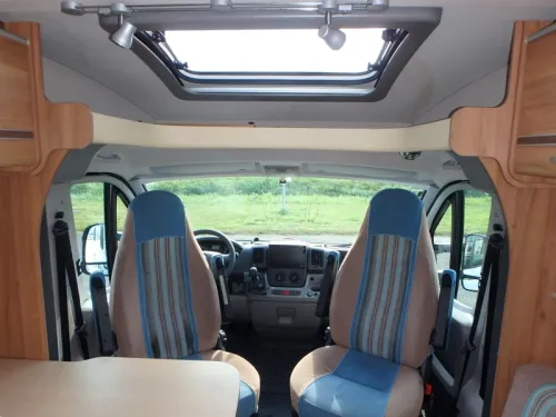 B&uuml;rstner Travel Van 620 T photo: 14