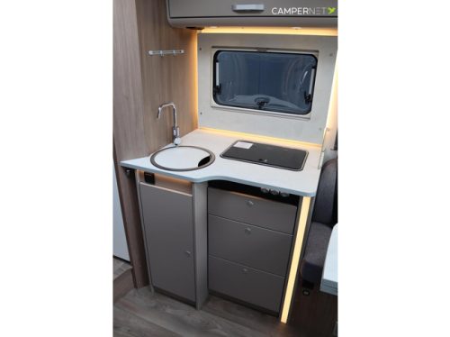 Carado T457 140hp Automatic | Single beds | Face to Face | Pro + Package | Thule awning | Separate shower | Large refrigerator | Light metal photo: 10