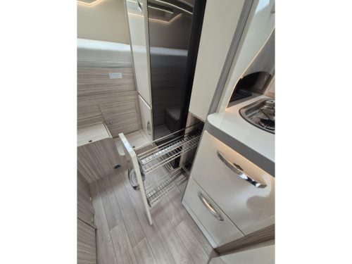 Elnagh T-Loft 450 Transverse bed and pop-top roof  photo: 14