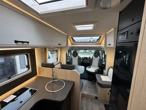 Sunlight T 68 Adventure Edition Roof air conditioning, Oven photo: 11