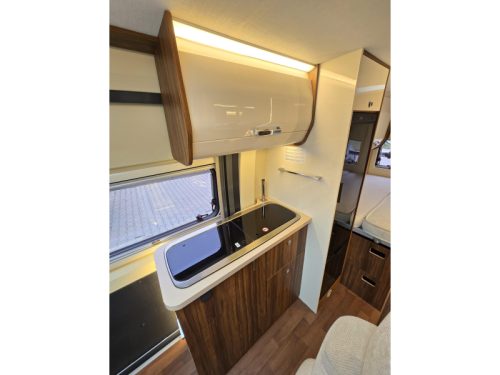 Karmann Davis 590 Fixed Bed Automatic 150hp photo: 13