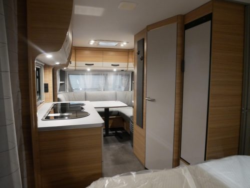 Dethleffs Summer Edition 530 DR U-shaped dinette + Queensbed photo: 16