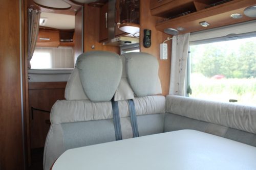 Carthago 4.2 Vollintegriert 2.3 M-jet 148 PS, Alko Fahrgestell light, Motor-Klimaanlage, Hubbett & Querbett, Garage, Drehst&uuml;hle vorne, L-Sitz, Seitensitz, etc. Marum (Groningen) Foto: 4