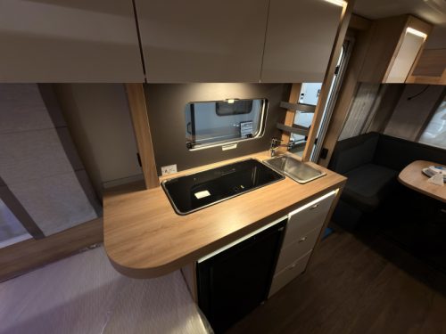 Knaus Sport 460 EU 1800 KG + Einzelbetten Foto: 12