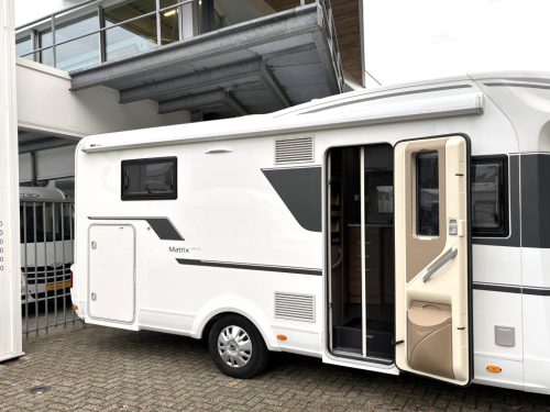 Adria Matrix 670DL ENKELEBEDDEN HEFBED FACE TO FACE 48.770KM foto: 5