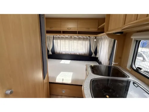 Dethleffs Camper 440 DB Rundsitzgruppe Festbett Toilette Foto: 12