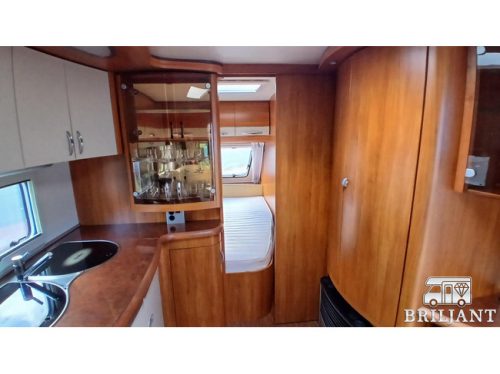 Hobby 560 UFE Wohnwagen franz&ouml;sisches Bett/Rundsitzgruppe Foto: 16