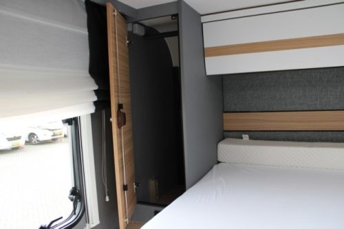 Dethleffs 7052 DBM Just 90 Queenbed + Hubdach ger&auml;umige Garage (94 Foto: 41