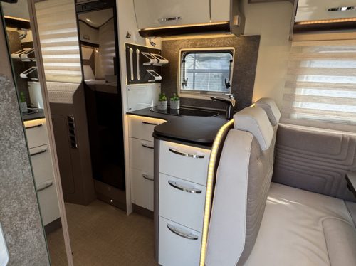 B&uuml;rstner Lyseo TD 690 G Harmony Line Black Pearl 160 PS AUTOMATIK 9-Gang Euro6 Fiat Ducato **Flacher Boden/Einzelbetten/Maxxfa/ Satellit Foto: 8