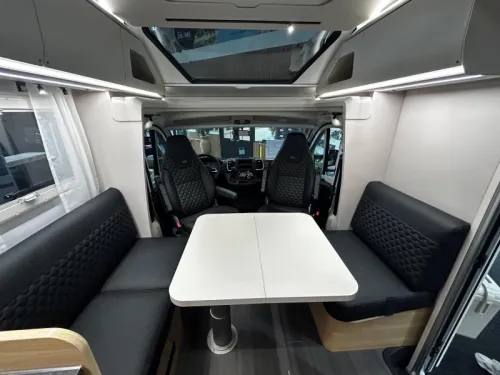 Adria Coral Axess 650 DL Benelux Edition, Leder Foto: 8