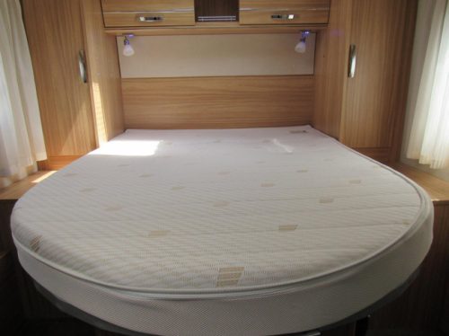 Hymer T598 Semi-integrated French bed Pop-top roof year of manufacture2018 photo: 13