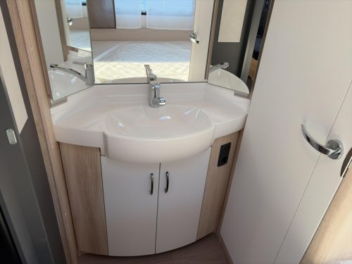 Hobby De Luxe 460 UFE Model 2027 photo: 3