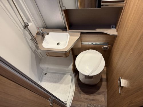 Weinsberg CARAHOME 700 DG / Kostenlose Unterbringung Foto: 14