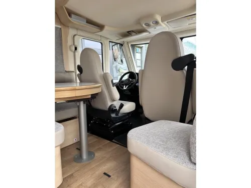 Hymer B ML I 790 Mercedes + Queensbett Foto: 20