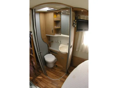 Hymer T 698 CL Queensbed, Hubdach, Garage Foto: 14