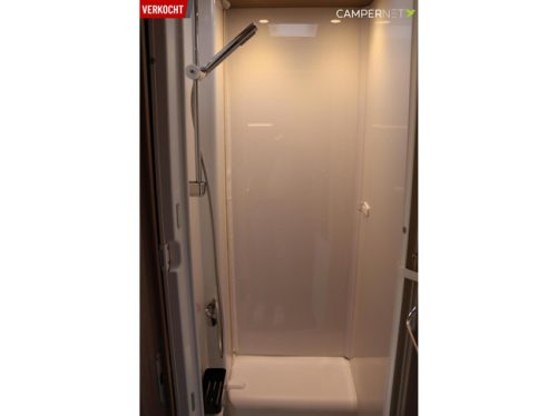 Carado T338 165pk Automaat | BR Systeem | LPG installatie | L&auml;ngsbetten | Omvormer | Lithium | Oven | Zonnepanelen | Bearlock | Editio foto: 21