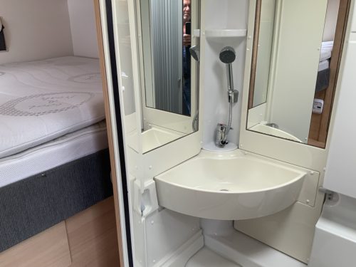 Knaus Van Ti 600 ME &ndash; Complete 3 liter 160 HP Semi-integrated, fixed bed, half-dinette, swivel seats Motorhome center on the road photo: 29