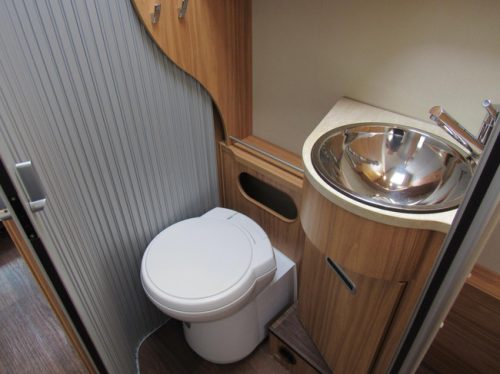 Hymer T598 Semi-integrated French bed Pop-top roof year of manufacture2018 photo: 8