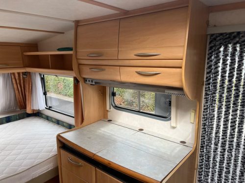 Fendt Saphir 470 | Fahrradtr&auml;ger | Rundsitzgruppe | Festbett | Vorzelt Foto: 10