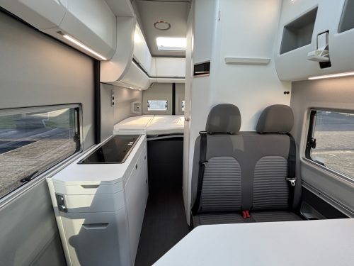 VOLKSWAGEN CRAFTER photo: 2
