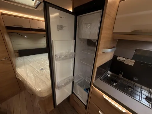 Knaus Sudwind Black Selection 500 FU 1800KG+Boden+Franz&ouml;sisches Bett  Foto: 9