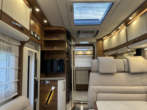 Dethleffs Globetrotter 7850 XLI DBM Premium, Upper cabinets photo: 10