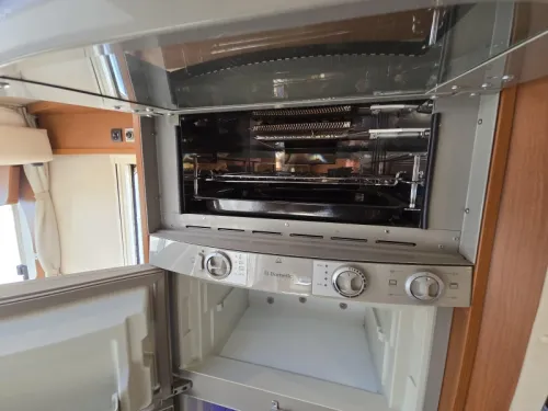 Hymer B678 Year of manufacture 2011 photo: 16