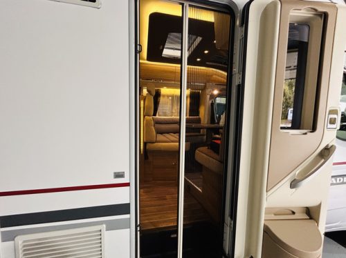 Adria CORAL S 670SL PLUS , Automaat, L&auml;ngsbetten, Origineel Nederlands, 1e eigenaar foto: 20