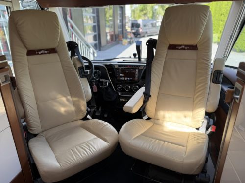 Carthago Liner For Two 53 L ROUND SEATING - full of accessories photo: 17