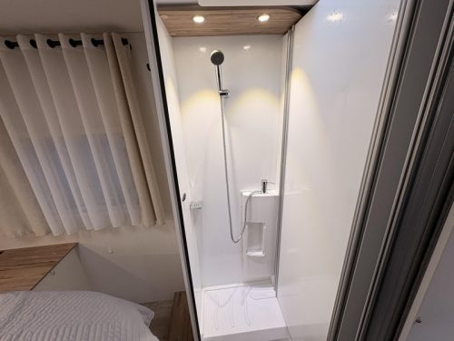 Bavaria Bavaria 650 T Queensbed panel bearlock photo: 16