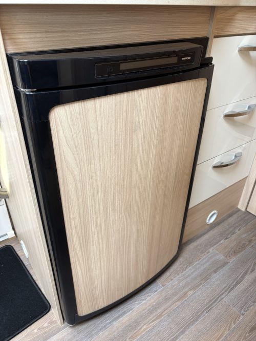 B&uuml;rstner Travel Van T590 TRANSVERSE BED+DINETTE EURO 6 SOLAR PANEL photo: 6